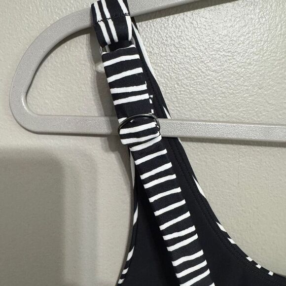 Athlete BRA CUP SCOOP PRINTED BIKINI TOP size 36D/DD - Picture 5 of 7